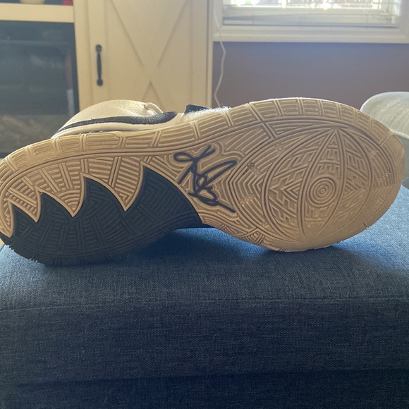 Kyrie 6 ‘Oreo’ Men’s basketball shoe - Picture 6 of 6